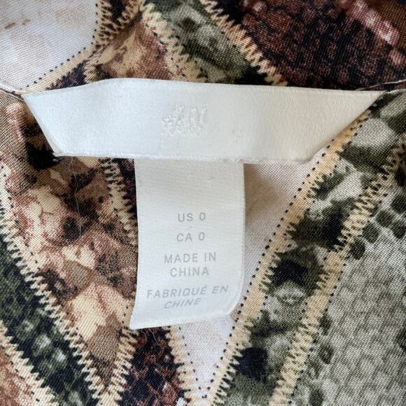 🔥H&M Mob Wife Snake Print Patches Style Satin Ankle Jumpsuit Women Size 0 - Picture 12 of 17